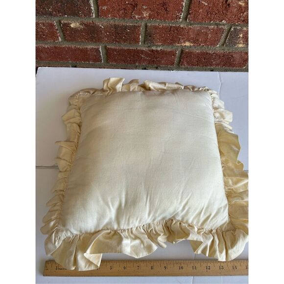 Vintage Ruffle Crochet pillow yellow green 16x16" - Picture 4 of 4